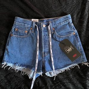 NWT Levi’s high rise shorts